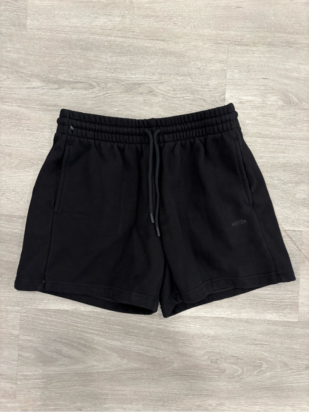 NEVER WORN Aritzia Cozy Fleece Black Boyfriend Sweatshorts